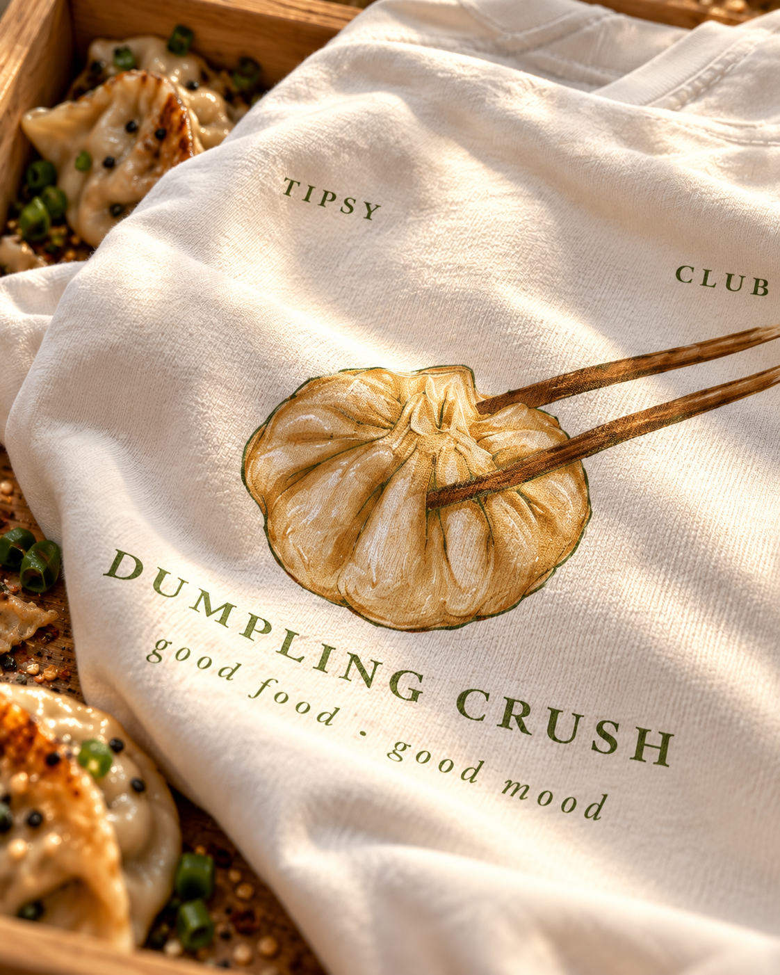 T-shirt Dumpling Lover — photo d’ambiance et détail du motif