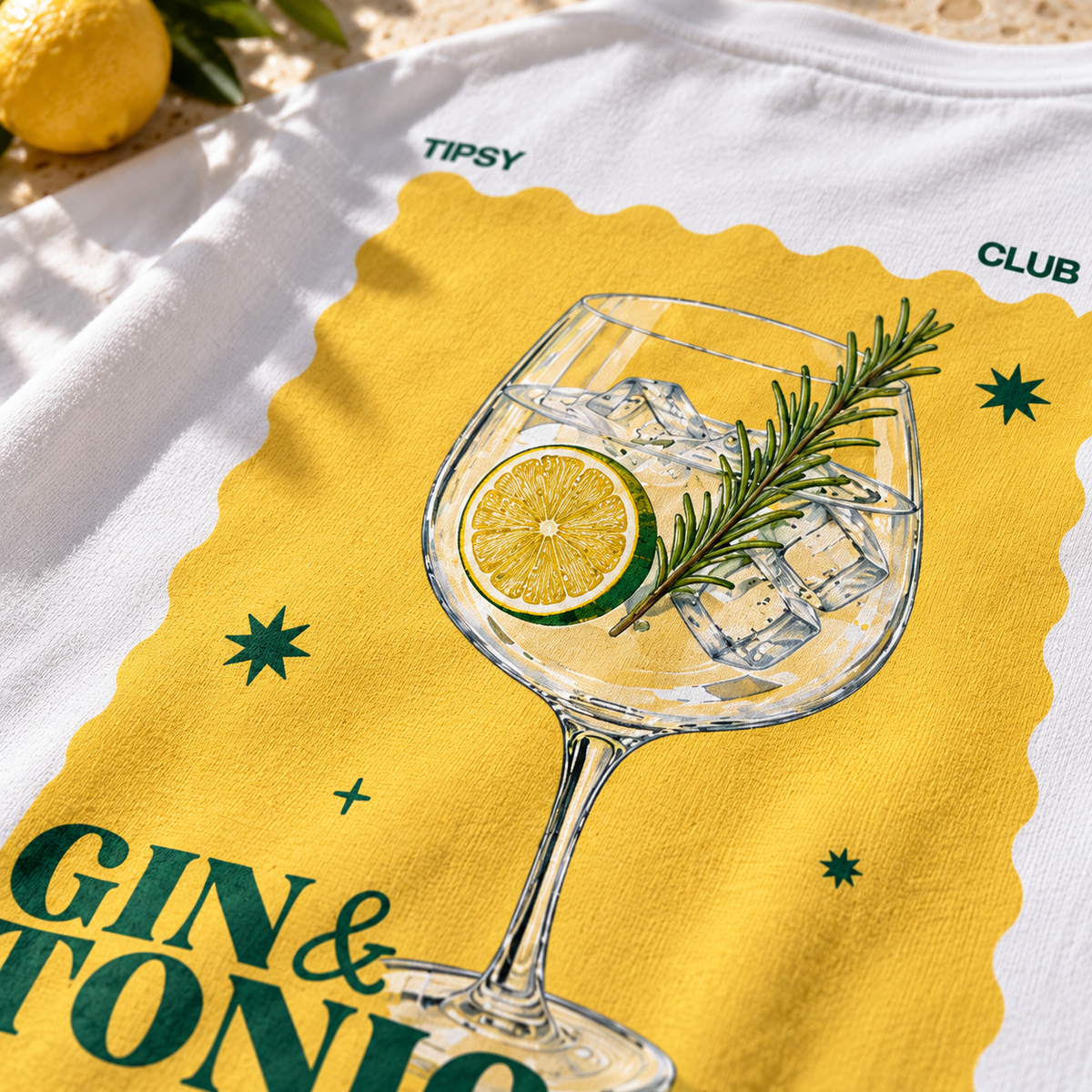 T-shirt Gin Tonic Club — photo d’ambiance et détail du motif