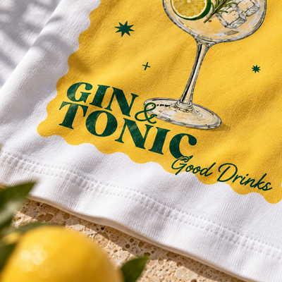 T-shirt Gin Tonic Club — photo d’ambiance et détail du motif
