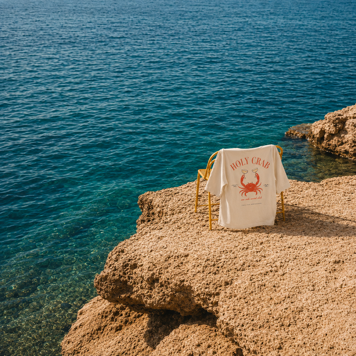 T-shirt Holy Crab — photo d’ambiance et détail du motif