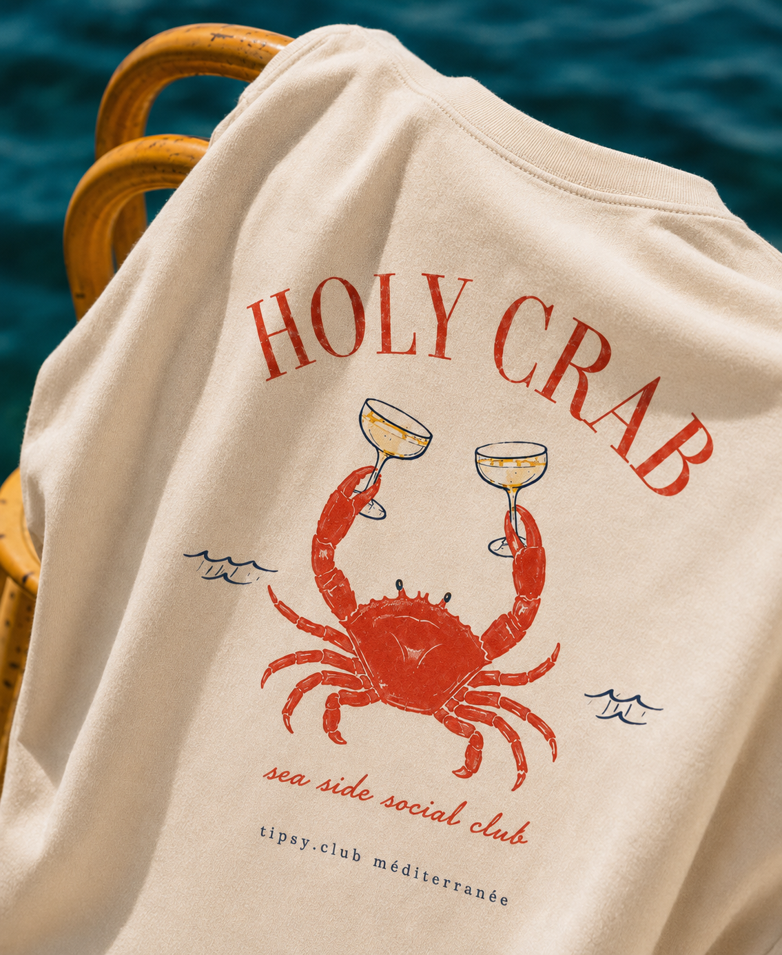 T-shirt Holy Crab — photo d’ambiance et détail du motif