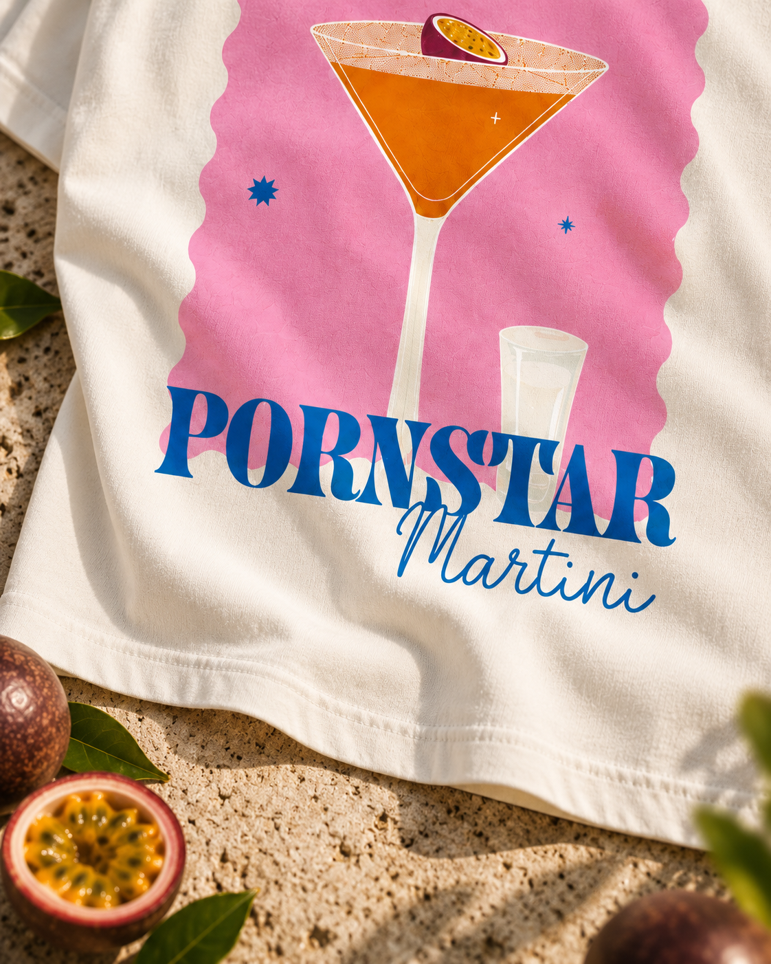T-shirt Pornstar Martini Club — photo d’ambiance et détail du motif